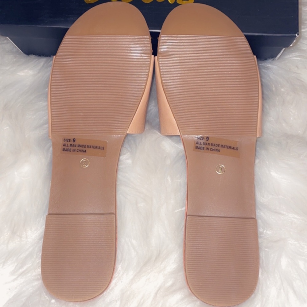 New Lulu’s Sandals - Picture 4 of 4